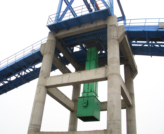 伸缩溜槽主要用于煤矿主场地、选煤厂、港口及码头物料